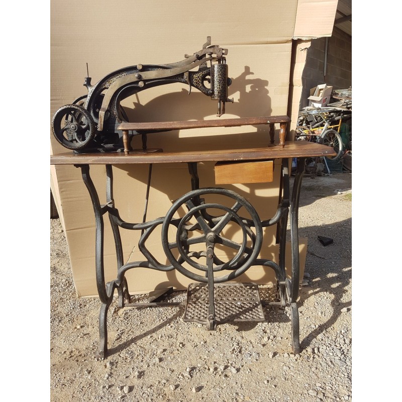 Maquina Coser Antigua