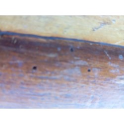 Costurero antiguo de madera y metal