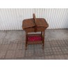 Antiguo costurero de mimbre